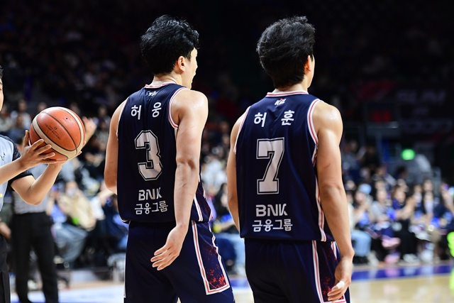 ホ·ウンとホ·フン（右）。  /写真=KBL提供