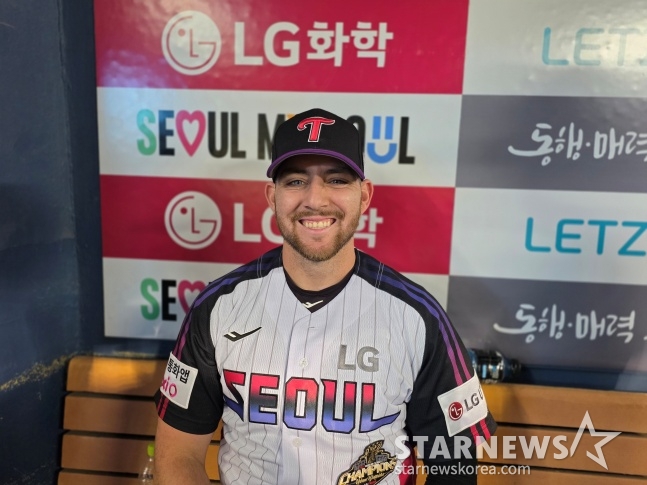 "위즈파크에 저격수가 산다" LG 오스틴, 3루 돌다 꽈당 '민망 주루사' 유쾌하게 풀었다 [잠실 현장]