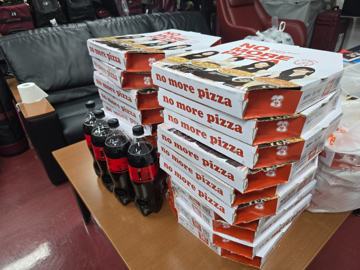 Pizza gifted by Kanakubo Yuto to the Kiwoom Heroes players and front office. /Photo=Kiwoom Heroes