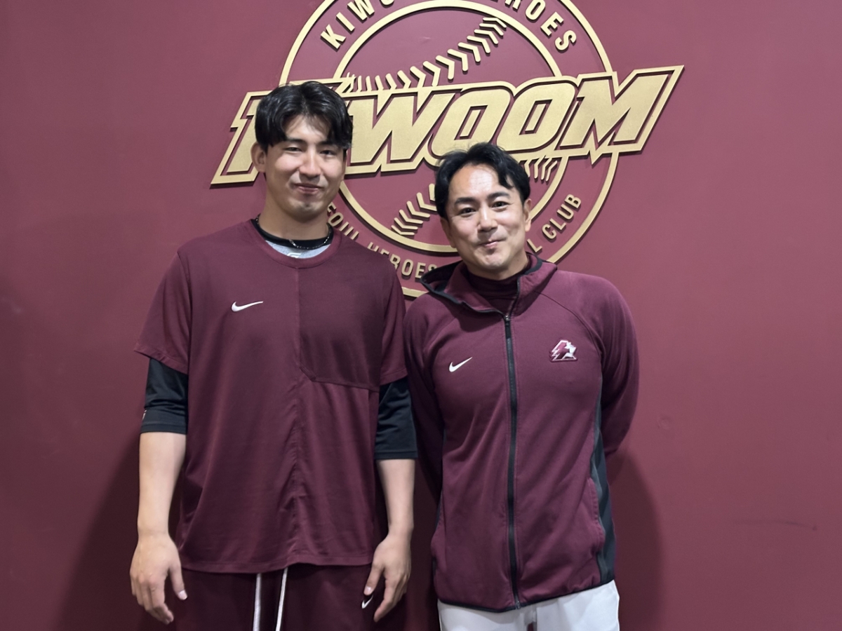 Kiwoom Heroes Kanakubo Yuto (left) and his interpreter, Nojima Naoto. /Photo=Kiwoom Heroes