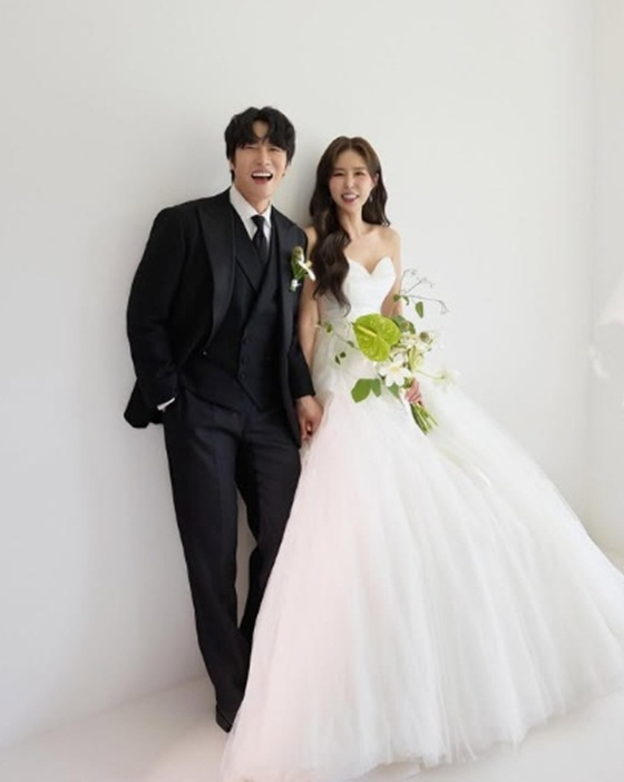 Moon Won, Shin Ji /Photo=Shin Ji SNS