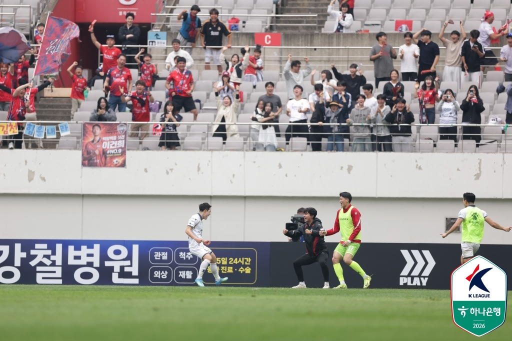 金仁均（キム·インギュン、左）。 /写真=韓国プロサッカー連盟提供