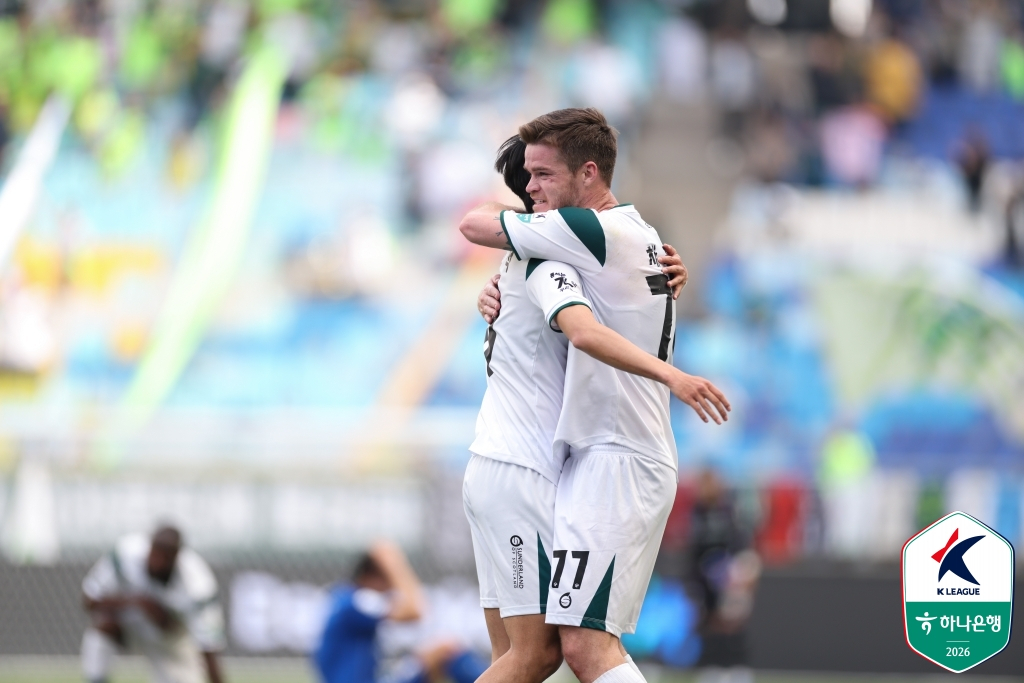 金浦（キムポ）FCのDFチャップマン（11番）。 /写真=韓国プロサッカー連盟提供
