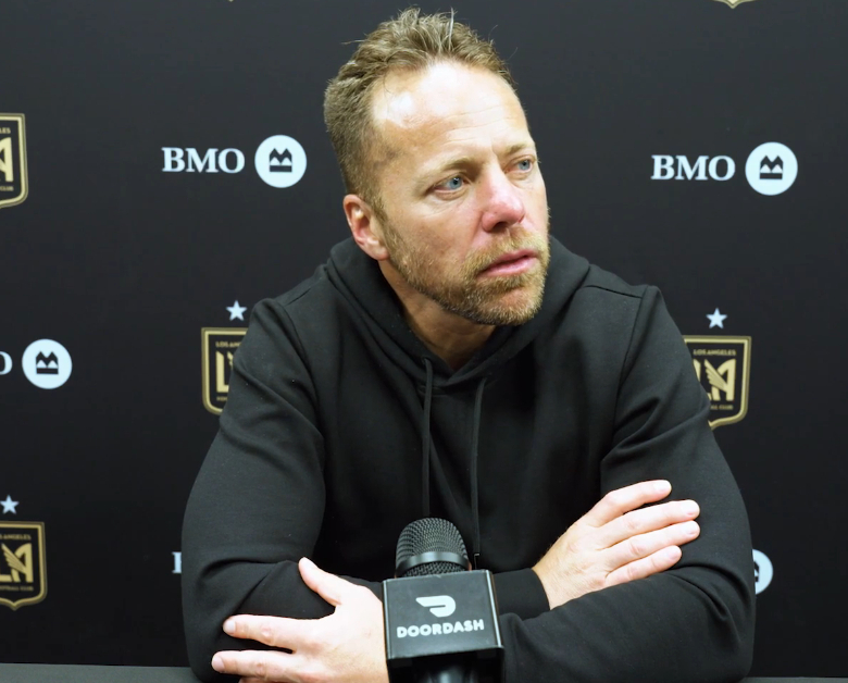 Huấn luyện viên Mark dos Santos phát biểu tại cuộc họp báo sau trận đấu MLS với San Diego. /Ảnh = Cap màn hình chính thức của LAFC