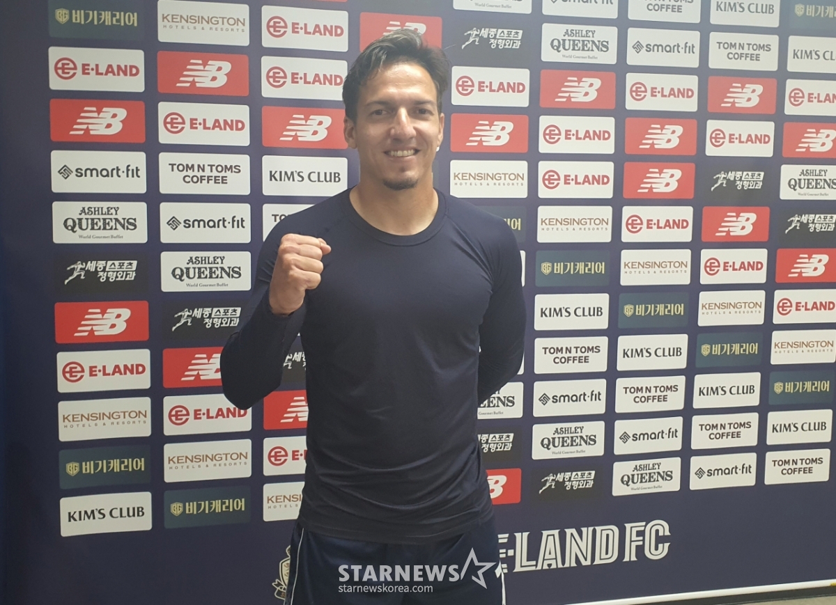 Eulero poses in the mixed zone after the 'Hana Bank K-League 2 2026' Round 10 match between Seoul Land and Gimpo FC, held at the main stadium of Mokdong Sports Complex on the 3rd. /Photo=Reporter Park Jae-ho