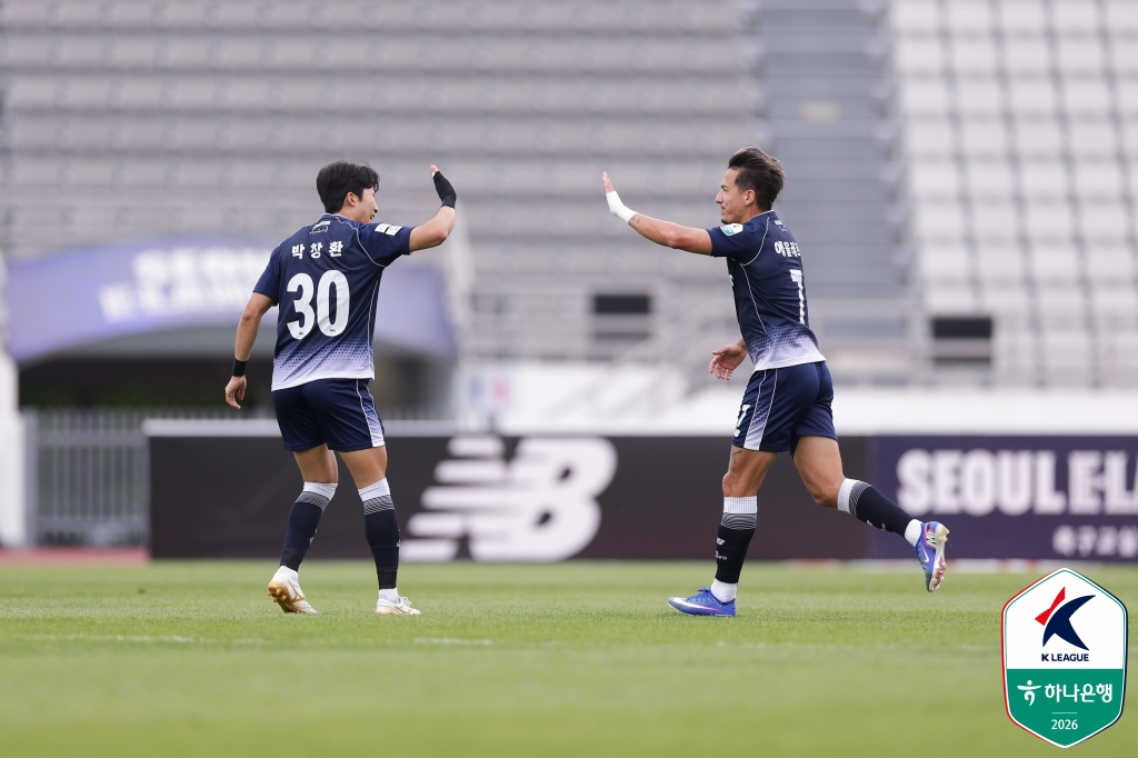 Park Chang-hwan (left) and Eulero. /Photo=Korea Professional Football League