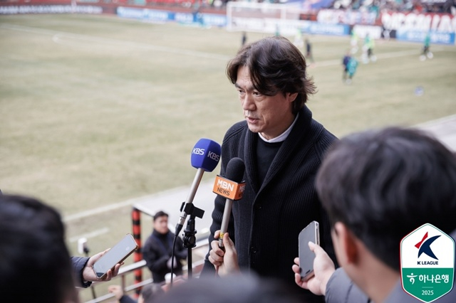 サッカー韓国代表の洪明甫（ホン·ミョンボ）監督。 /写真=韓国プロサッカー連盟提供