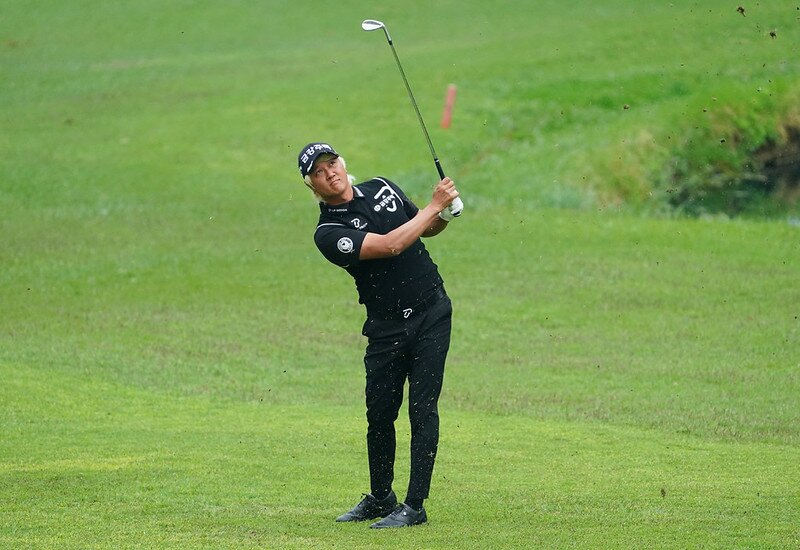 ホ·インフェが第45回GSカルテックス·メギョンオープンゴルフ大会でアイアンショットを飛ばしている。 /写真=大韓ゴルフ協会提供