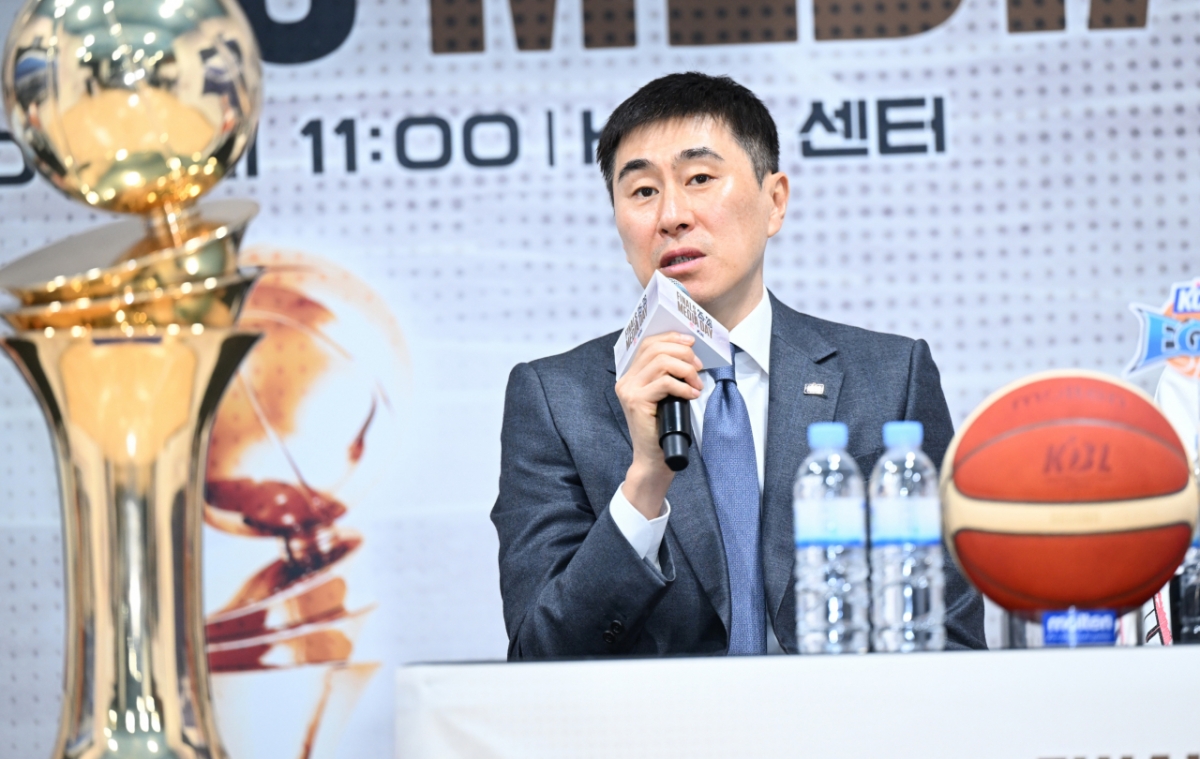 BusanKCC Head Coach Lee Sang-min. /Photo=KBL