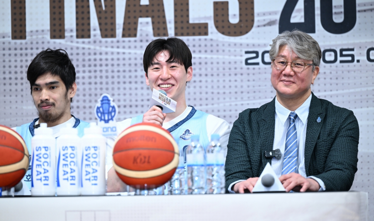 Kevin Kembao (từ trái sang), đạo diễn Lee Jung-hyun và Son Chang-hwan. /Ảnh = Cung cấp KBL