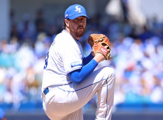 Jack O'Clune in the act of pitching. /Photo=Samsung Lions