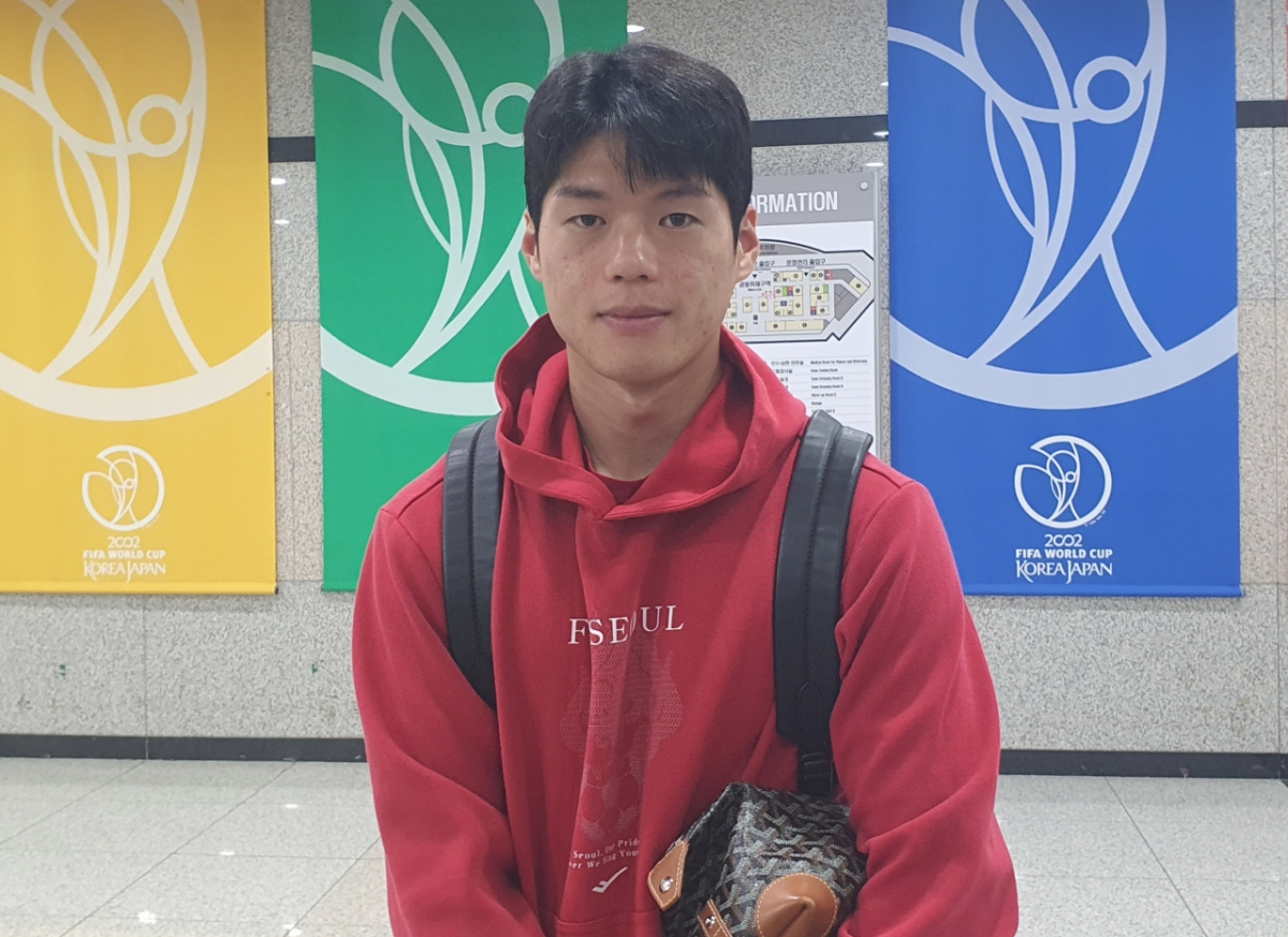 Choi Jun poses in the mixed zone after the 12th round of the '2026 Hana Bank K League 1' match between FC Seoul and FC Anyang held at Seoul World Cup Stadium on the 5th. /Photo=Reporter Park Jae-ho