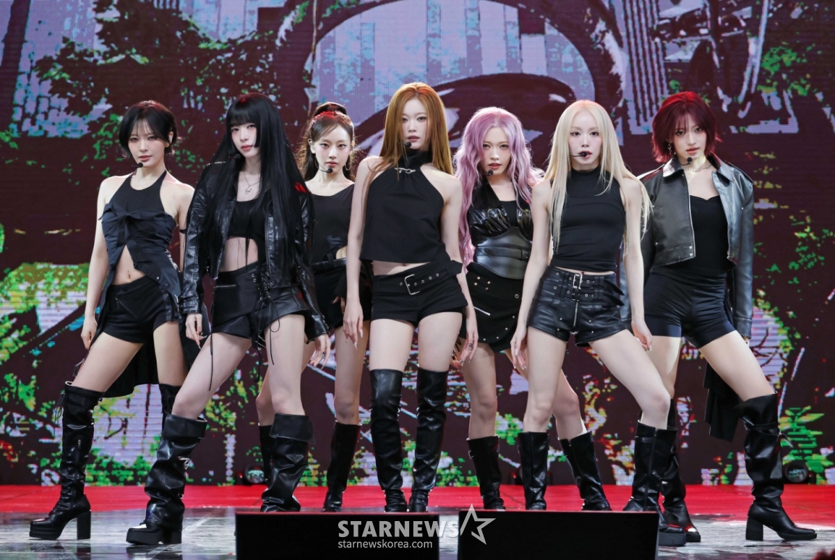 Girl group Billlie performs the title track during the showcase for the release of their first full album 'the collective soul and unconscious: chapter two' held at the SBS Prism Tower open hall in Sangam-dong, Mapo-gu, Seoul, on the afternoon of the 6th. This album includes a total of 12 tracks, featuring the title track 'ZAP' along with new songs such as '$ECRET no more', 'TBD', 'B'yond me', 'SOUPASTA', 'OFF-AIR', and various remix tracks. /2026.05.06 /Photo=Lee Dong-hoon photoguy@