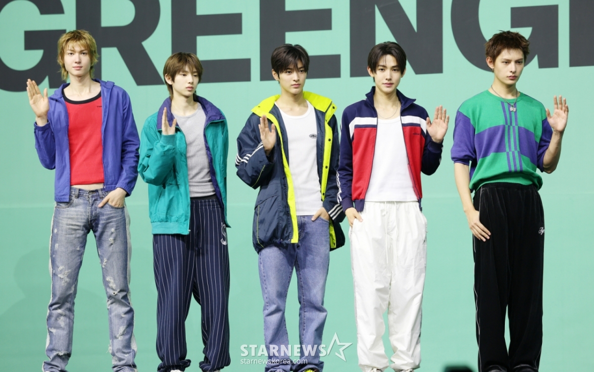 グループコルティスが4月20日、ソウル広津区イエス24ライブホールで行われたミニ2集「GREEN GREEN」発売記念ショーケースでポーズを取っている。 /2026.04.20 /写真=キム·フィソン hwijpg@