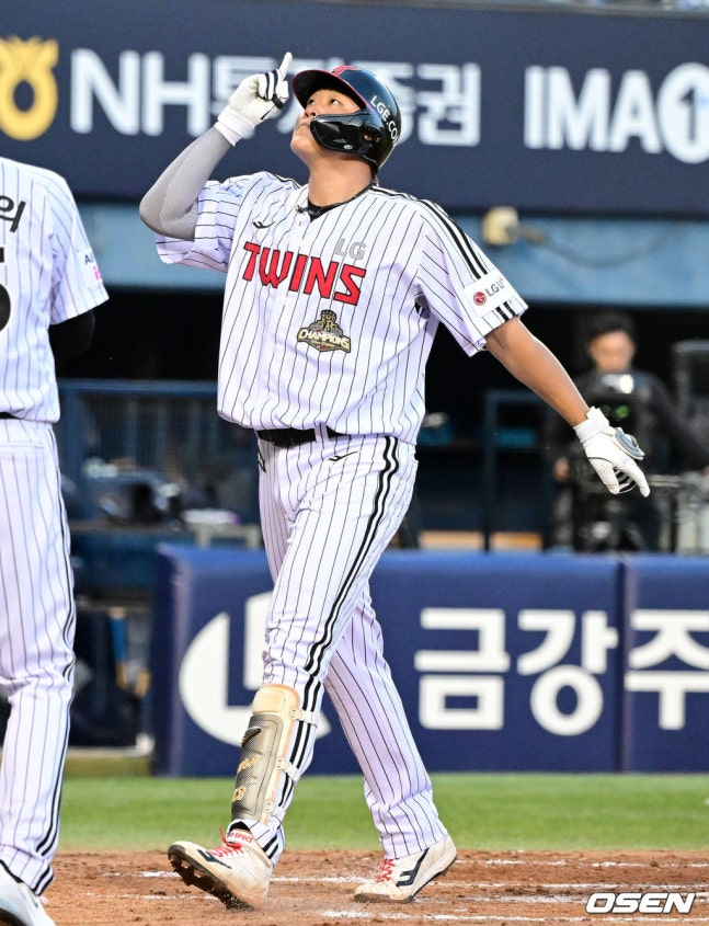 Vào ngày 6, Lee Jae Won của LG đã đánh 2 cú base hit ở gôn 1 của 1 công ty vào cuối hiệp 2 của trận đấu với Doosan Jamsil.