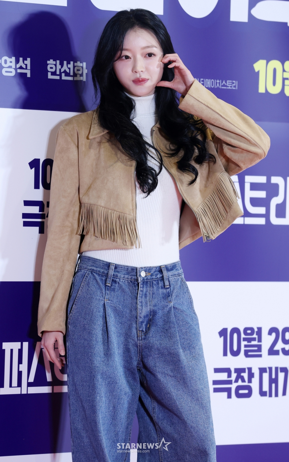 Ngày 27/3, YooA (Oh My Girl) đang tạo dáng tại thảm đỏ buổi ra mắt phim điện ảnh mới First Ride diễn ra tại Lotte Cinema World Tower, quận Songpa, Seoul. /2025.10.27 /Ảnh = Kim Hwi Sun hwijpg@