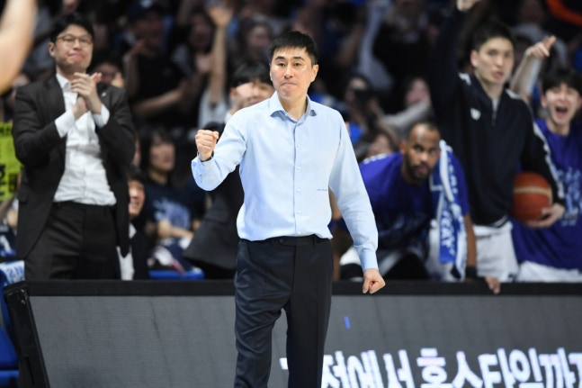 釜山のイ·サンミン監督。 /写真=KBL提供