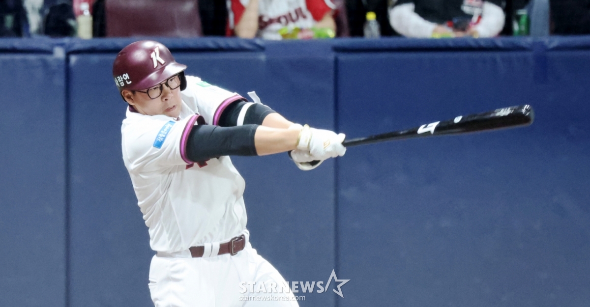 Кивум, 3-й нападающий Ан Чи Хонг, в конце 5-го иннинга между 2026 KBO Лигой Кивум Героев и LG Twins, который состоялся 4-го числа на детской площадке Skydome. 202604.03. /Фото =интенсивные камераты@