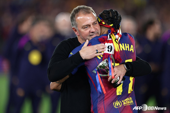 Manager Hansi Flick (left) celebrating. /AFPBBNews=NEWS1