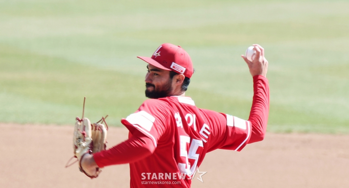 SSG右腕投手ホワイトが3月28日、仁川SSGランダースフィールドで開かれる2026プロ野球SSGランダースとKIAタイガース開幕試合で先発に出て力投している。 /写真=姜永祚（カン·ヨンジョ）先任記者