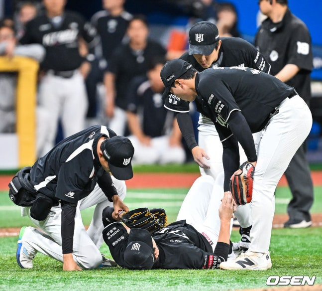 今月9日の試合で打球に当たって倒れたウ·ギュミン。