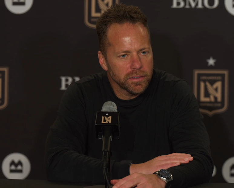 LAFCのマーク·ドス·サントス監督が11日午前10時（韓国時間）、米ロサンゼルスのBMOスタジアムで行われた2026米プロサッカー（MLS）第12ラウンドのホーム試合後の記者会見で発言している。 /写真=LAFC公式画像まとめ