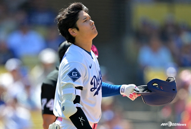 大谷正在改戴头盔。 =法新社BBNews=新闻1。