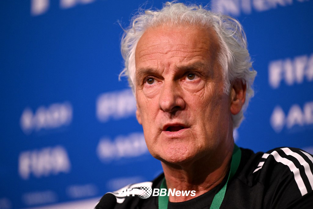 Fred Rutten, who stepped down as head coach of the Curaçao national football team. /AFPBBNews=NEWS1