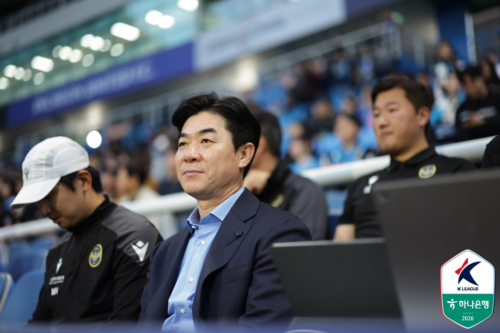仁川联合队主教练尹正焕。 =图为，韩国职业足球联盟提供。