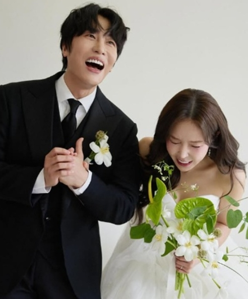 /Photo=Shin Ji and Moon Won's wedding