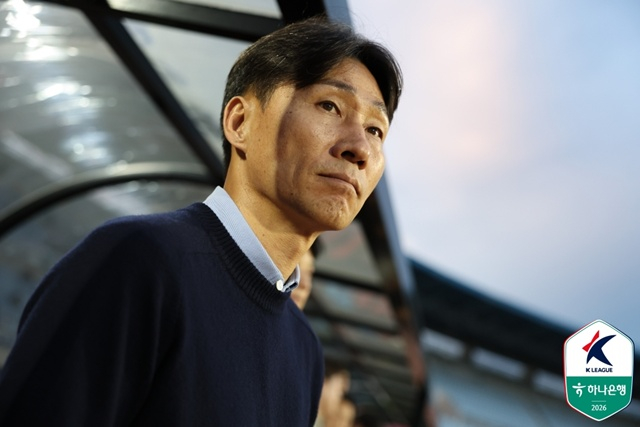 他就是富川FC队主教练李英民。 =图为，韩国职业足球联盟提供。