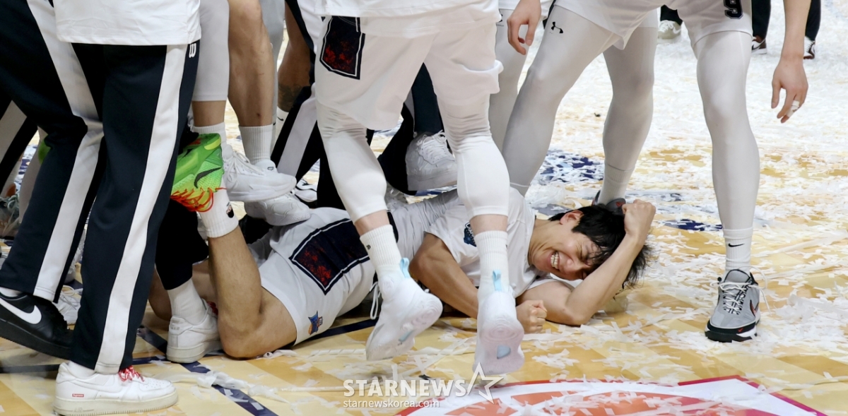[포토]'살살 좀!'