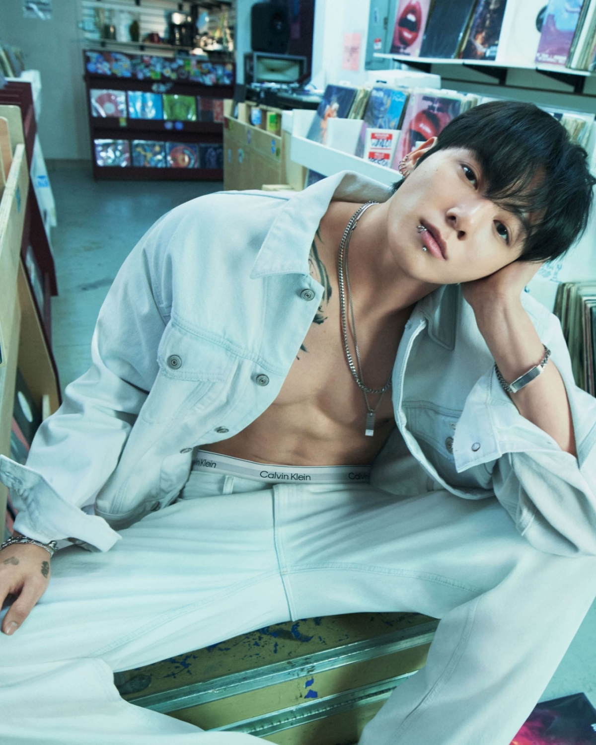 'CKJK' 방탄소년단 정국X캘빈클라인 컬래버 출시 임박? 팬들 기대 속 '품절 대란' 예고