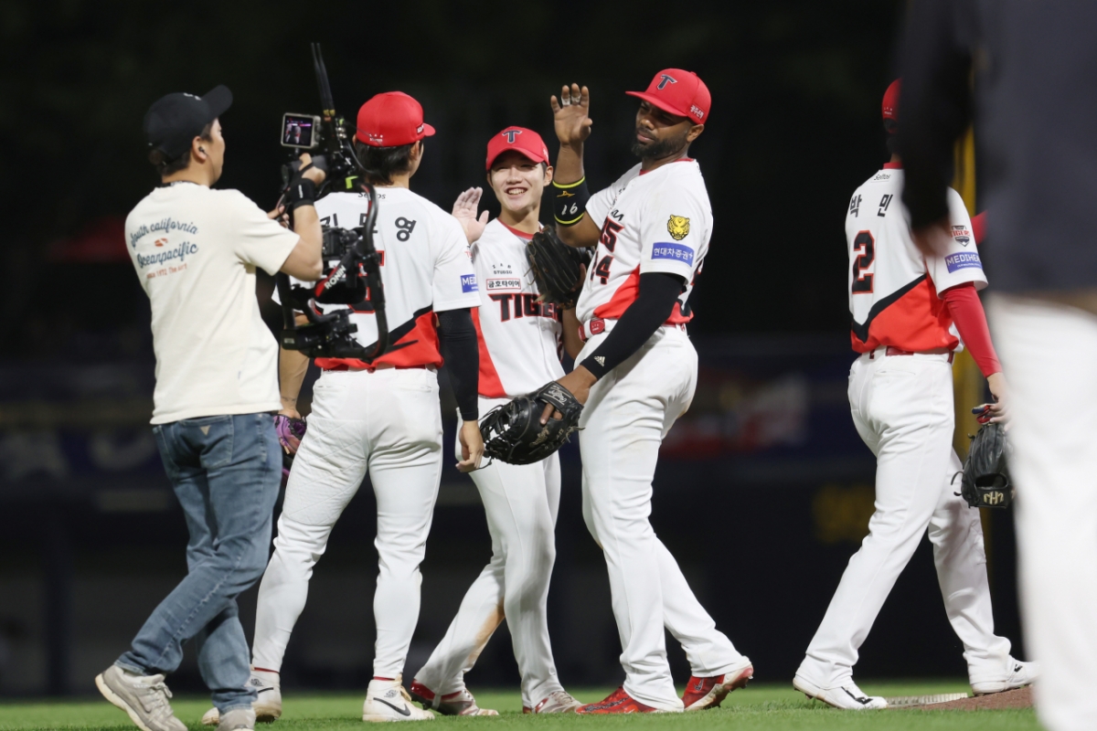 KIA Tigers players celebrate after winning against Doosan on the 14th. /Photo=KIA Tigers