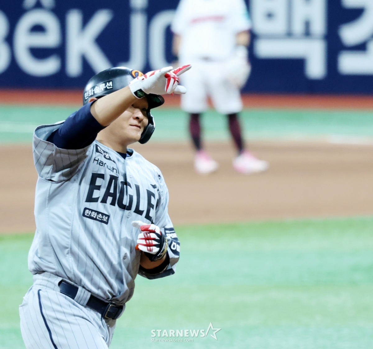 '선발 정우주 역투-홈런 3방 폭발' 한화, '158㎞ 7K' 안우진 울렸다... '공동 6위 도약' 키움에 10-1 대승 [고척 현장리뷰]