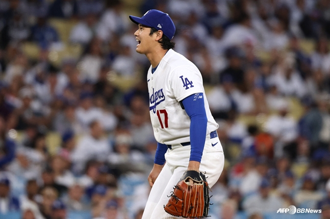 14日に投球した後、感情表現をしている大谷。 /AFPBBNews=ニュース1