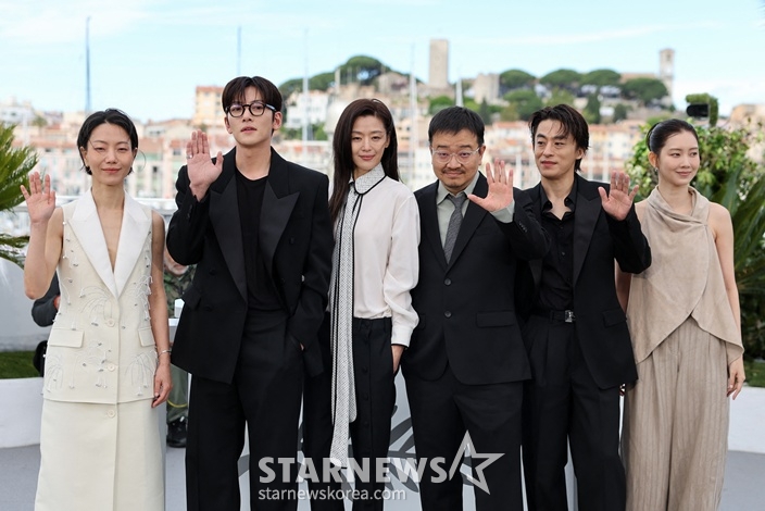 Photo call chính thức của Liên hoan phim quốc tế Cannes 'The Group' / Ảnh = / AFPBBNews = Tin tức 1 = Tin tức ngôi sao