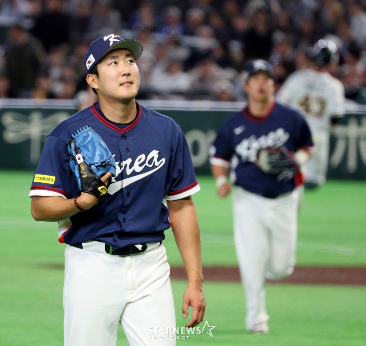 3月9日,孙周永在东京巨蛋举行的2026 WBC东京POOL澳大利亚站比赛中首发出场,第一回合结束后正走向球员席。 =照片=高级记者姜英祖。