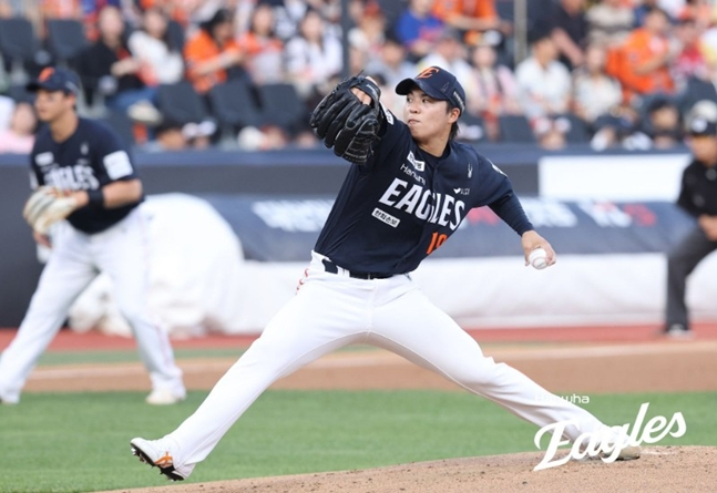 Wang Yencheng started on the 15th. /Photo=Hanwha Eagles