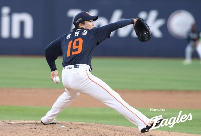 Wang Yencheng started on the 15th. /Photo=Hanwha Eagles