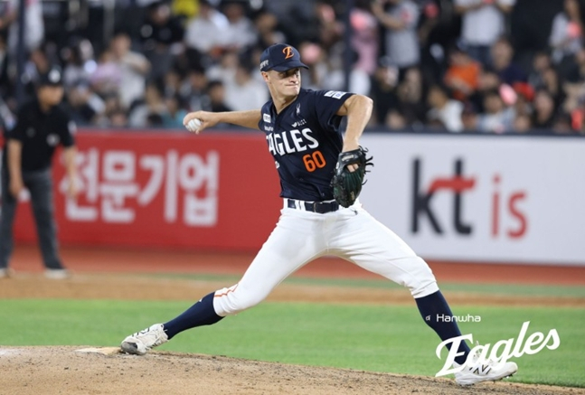 Cushing in action during the game against KT Wiz on the 15th. /Photo=Hanwha Eagles