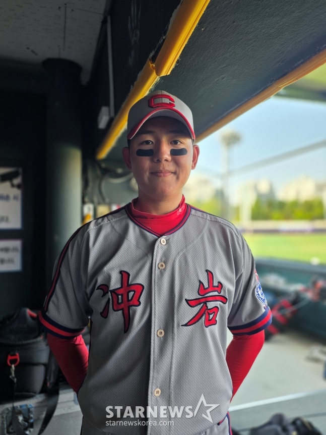 Seo Won-jun of Chungam High School pitched brilliantly in the final of the 80th Golden Saja Cup National High School Baseball Tournament held at Seoul Mokdong Baseball Stadium on the 16th. /Photo=Reporter Kim Dong-yoon