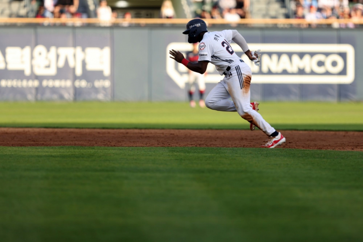 Doosan Bears y Lotte Giants se enfrentaron el 16 en