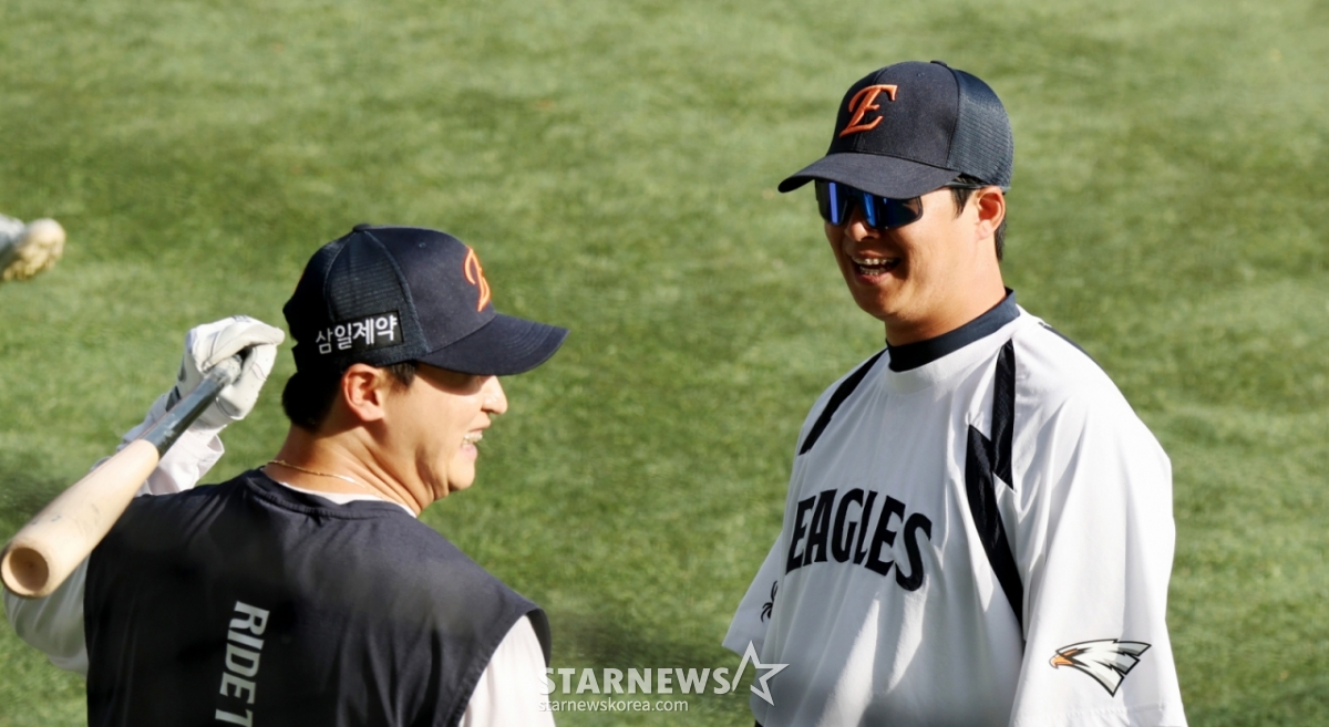 Hanwha's Noh Si-hwan is seen practicing his batting ahead of the 2026 KBO League match between the LG Twins and Hanwha Eagles at Jamsil Baseball Stadium on April 22. 2026.04.22. /Photo=Senior reporter Kang Young-jo