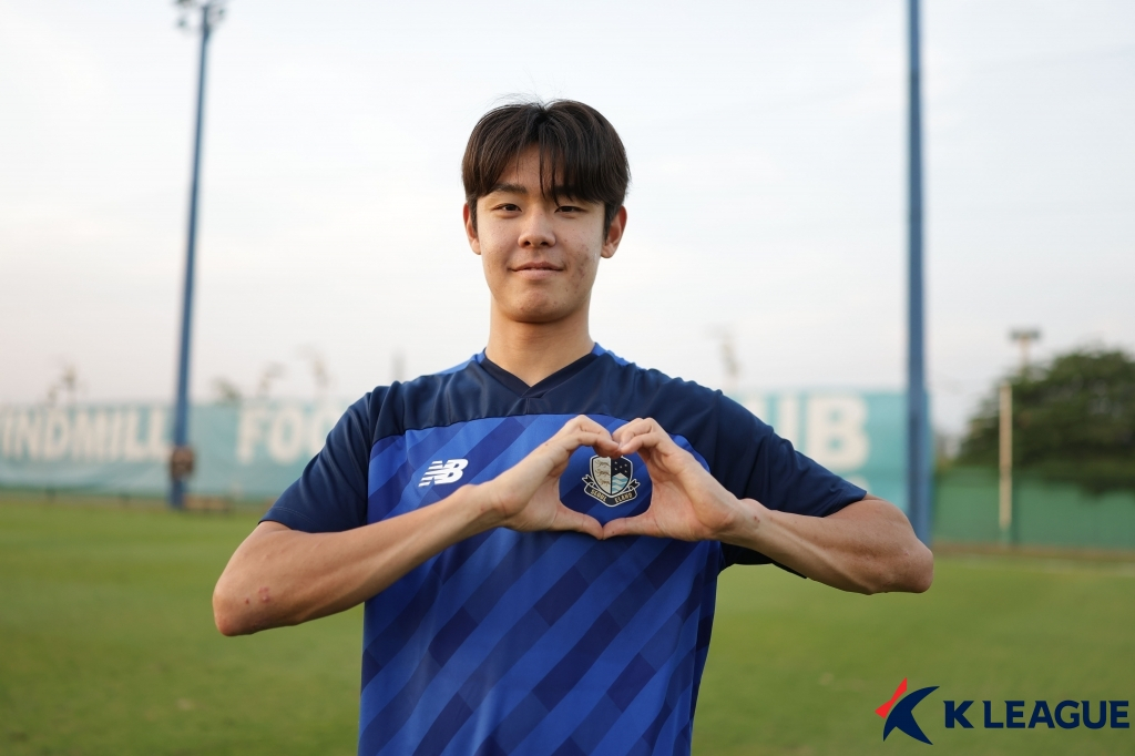 Baek Ji-woong posa durante un entrenamiento del equipo. /Foto=Federación Coreana de Fútbol Profesional