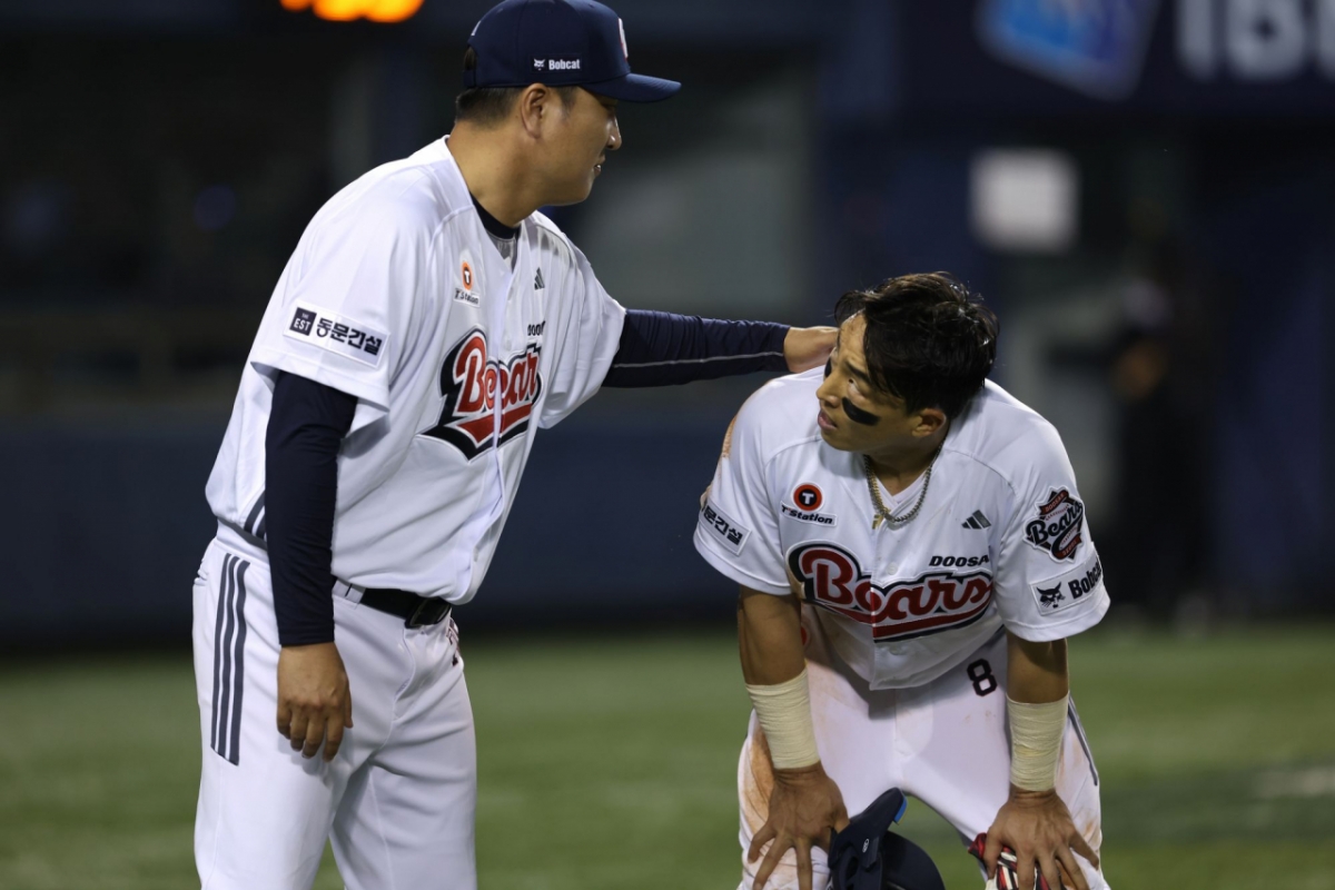 Аутфилдер Сон А Соп (справа) /Фото = Предоставлено Doosan Bears