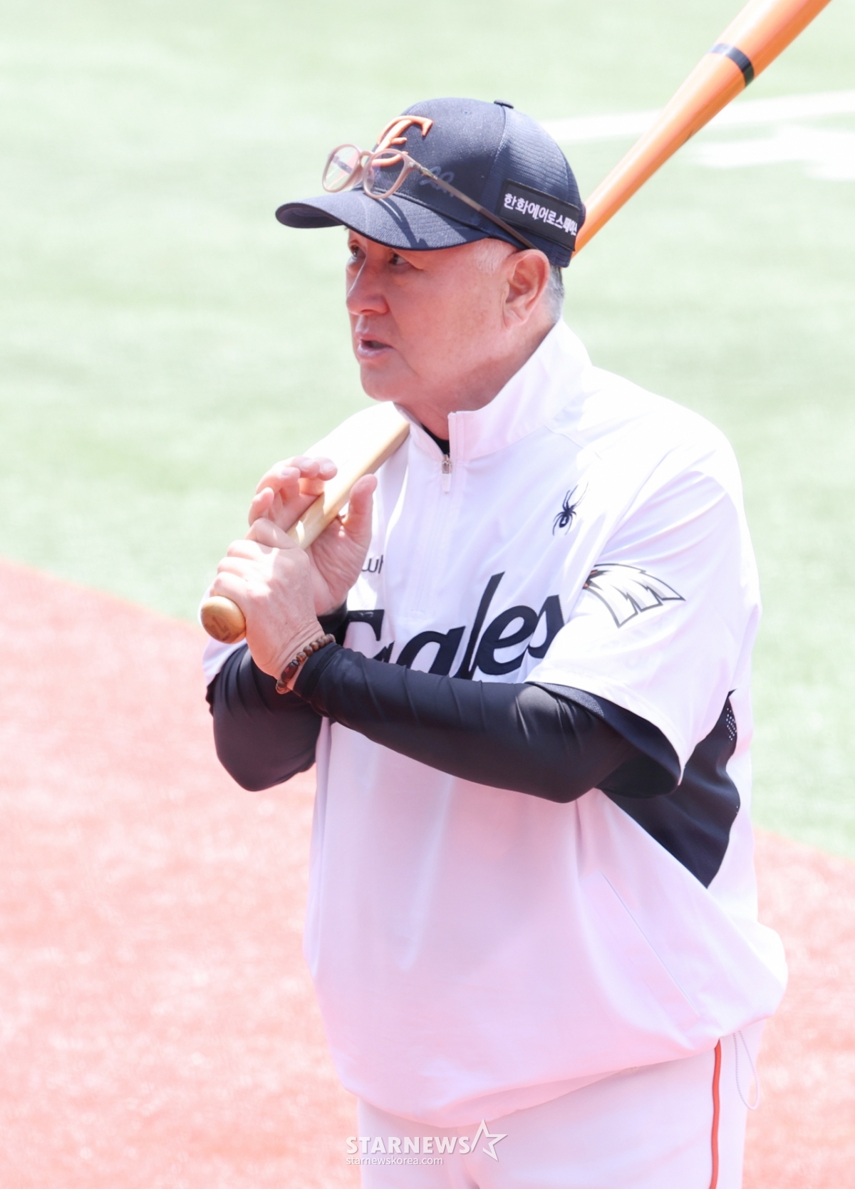 [포토] 김경문 감독 '더없이 중요한 경기'