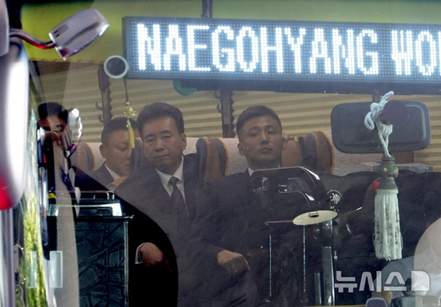 North Korea's Naegokhwa Women's Football Team leaving the arrival hall, waiting for the bus departure. /Photo=NEWSIS