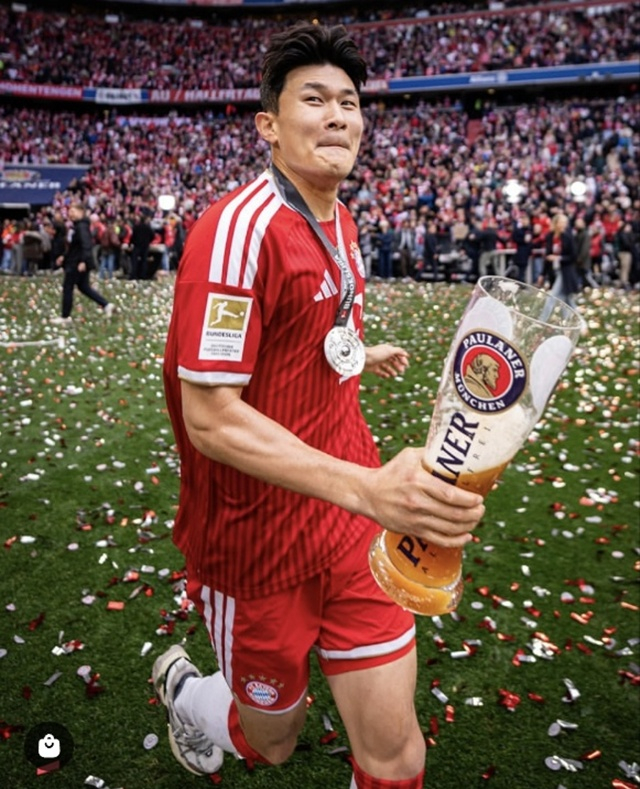 Kim Min-jae performs a beer mug celebration while wearing the championship medal. /Photo=Bayern Munich SNS