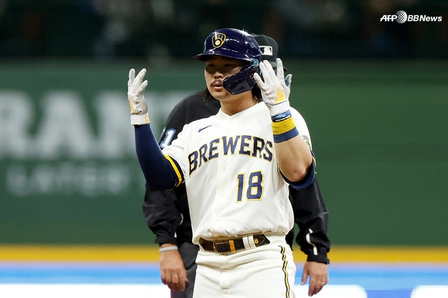 Hira's appearance while with Milwaukee during the 2022 season. /AFPBBNews=NEWS1
